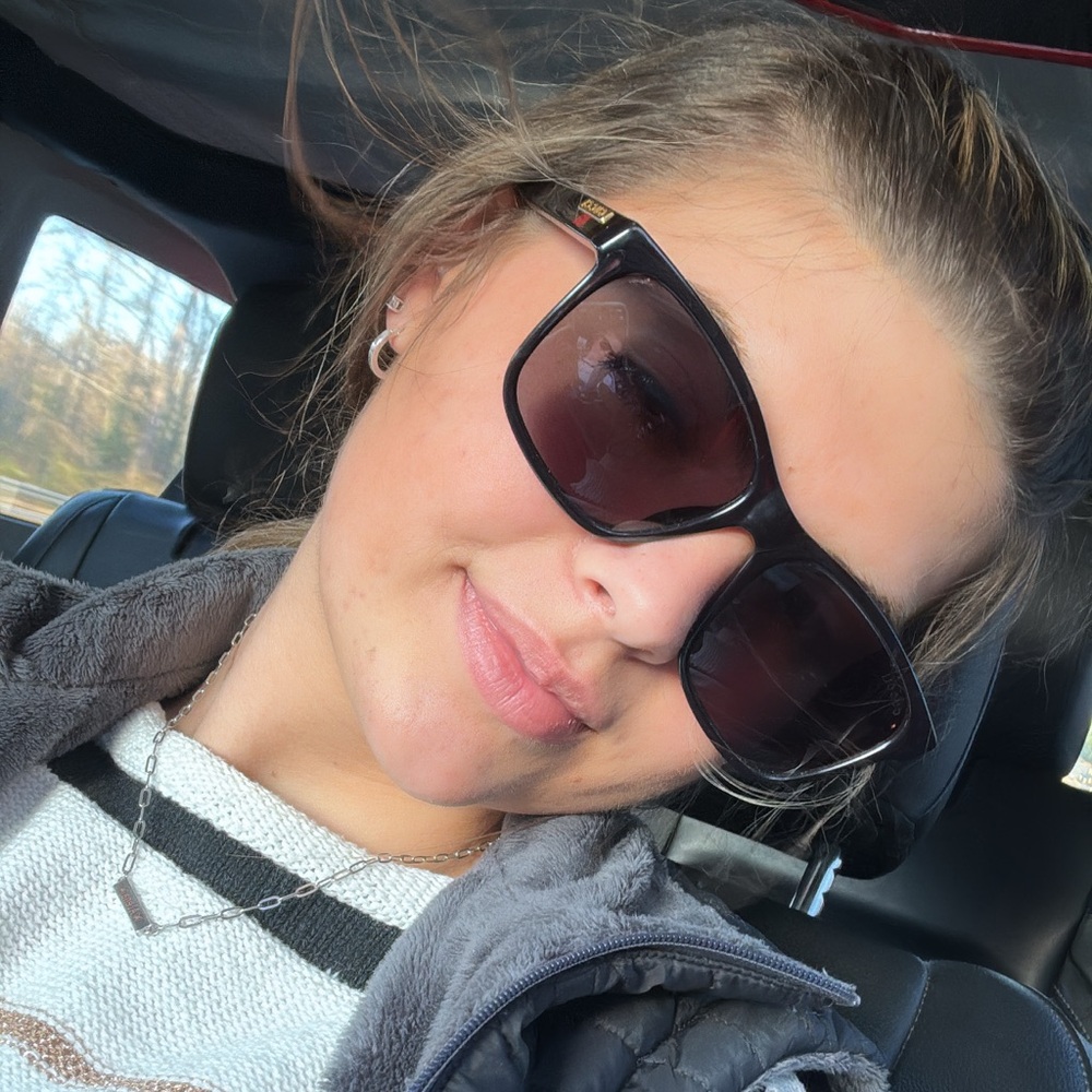 Meet your Posher, Alena